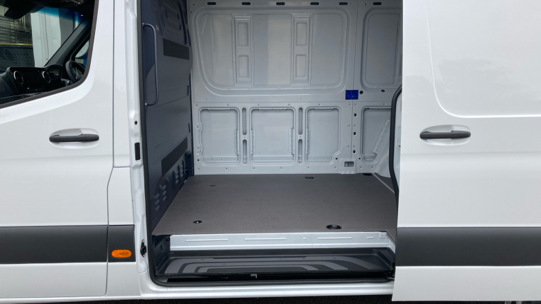 Mercedes-Benz Sprinter E314 L2 Electric Rwd 100kW 81kWh Pro Van Auto